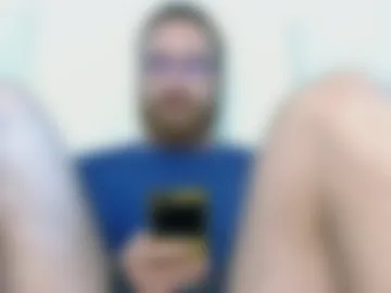 8inchesandsomeholes webcam preview
