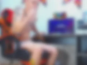 adam_hot11 live webcam preview