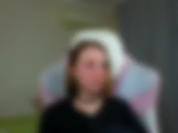 adelina_cowell photo 2