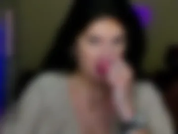 alianna_solo_kiss photo 7