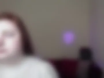 alicia_side_red photo 5