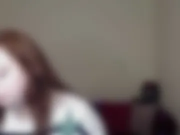 alicia_side_red photo 3