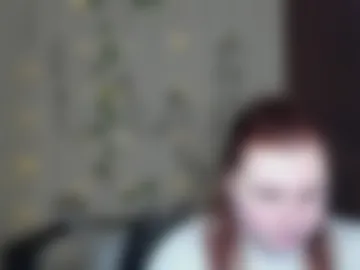 alicia_side_red photo 2