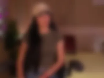 aprilqueenie photo 7