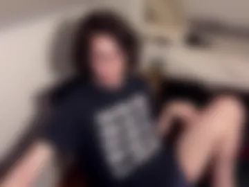 ari_dom_femboy webcam preview