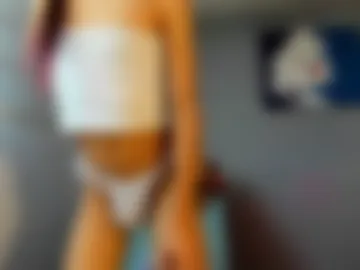 ari_uchis webcam preview