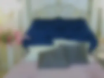 ariana_petite photo 8