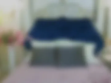 ariana_petite photo 7