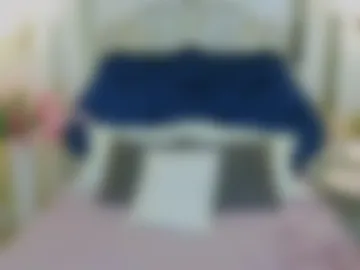 ariana_petite photo 6