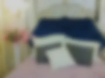 ariana_petite photo 5