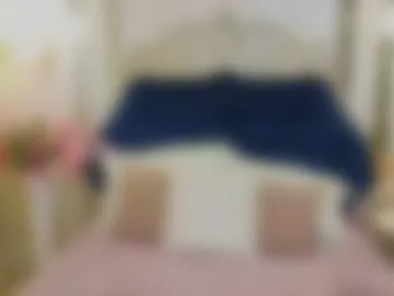 ariana_petite photo 2