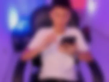 aron_boyy webcam preview