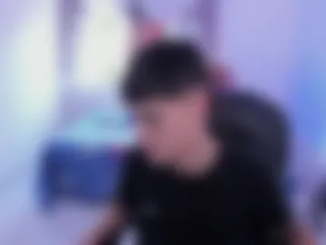 aron_boyy webcam preview