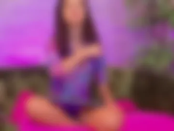 avelynee photo 5