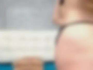 axela_milf live webcam preview
