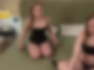 blonde_duo photo 4