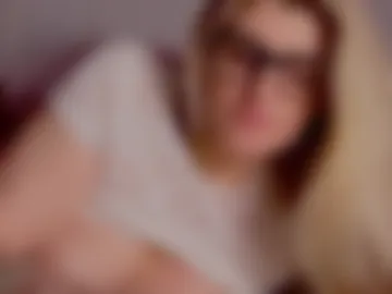 blondechristine99 webcam preview