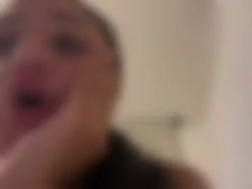 caroliine__ webcam preview