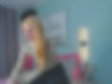 casual_blonde photo 2