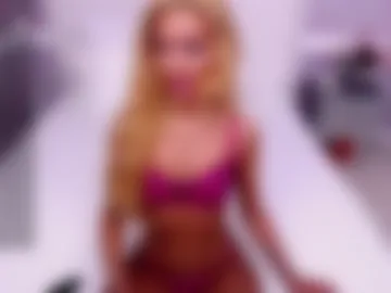 celinehinton photo 6