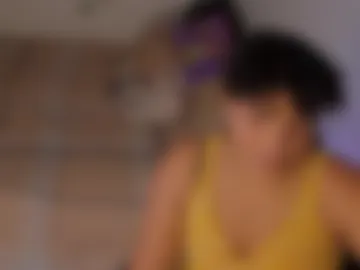 chloe_kisses photo 6