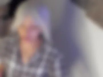 chloe_kisses photo 4