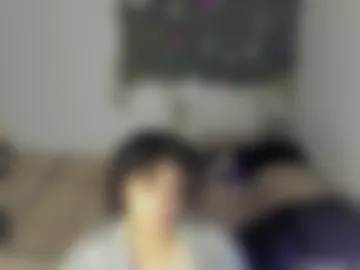 chloe_kisses photo 2