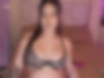 chloelopez_ photo 5
