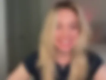 clairebrooksxo photo 2