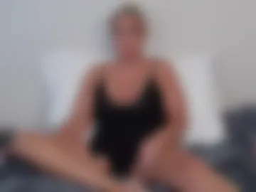 comfycurvymilf218 live webcam preview