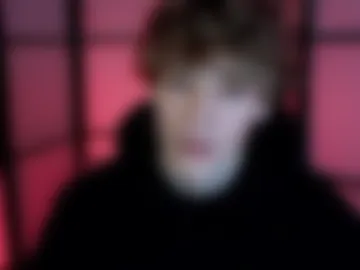 curly_twinkboy webcam preview