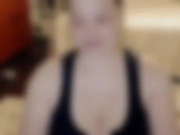 elinareign photo 3