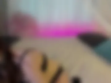 elly_bloomm photo 5