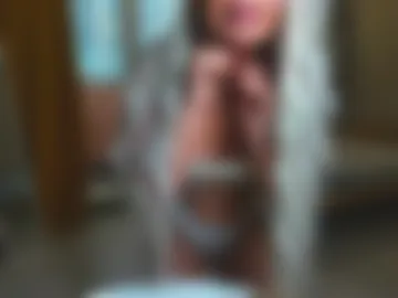 emily_gold1 photo 3