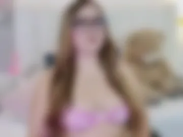 emily_hilton1 photo 3