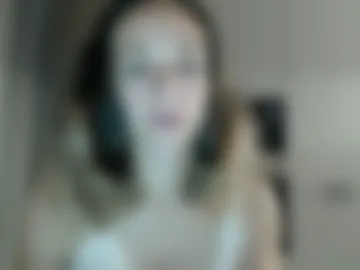 emilyyy___clark photo 3