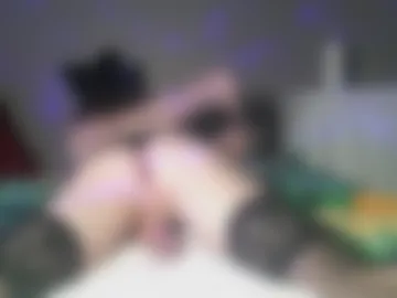 emyroofemboy live webcam preview
