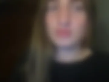 esthergreyplus webcam preview