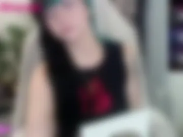 evieestonee photo 3