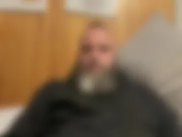 giant_trimming_hit live webcam preview