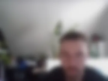 hotguitarplayernaked live webcam preview