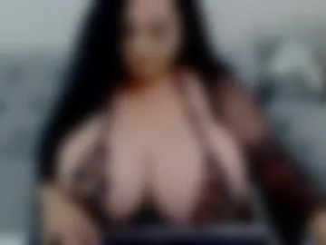 hugeboobsella photo 7