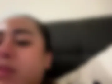 hugetsdollsucker webcam preview
