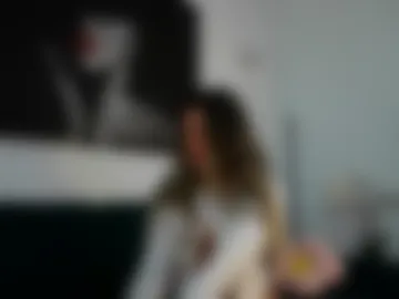 izy_bellee webcam preview
