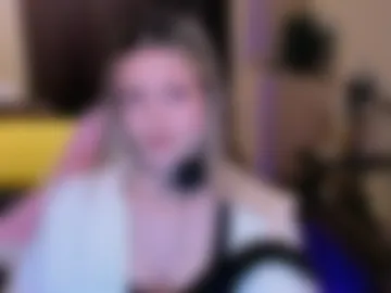 julie_flores photo 3