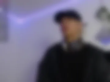 labrinthteasing photo 3
