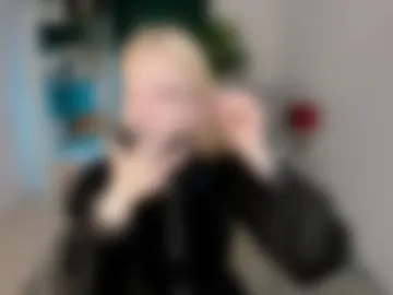 laly_peach webcam preview