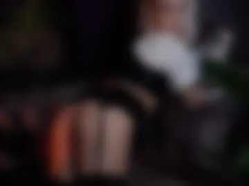 laurawifeness webcam preview