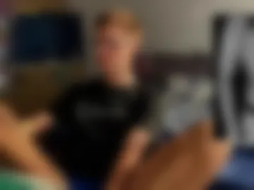 leonnextdoor photo 3