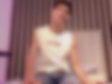 leotease photo 3